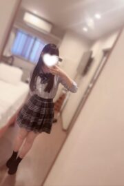 るり(JK中退年齢18歳)