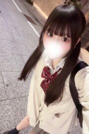るり(JK中退年齢18歳)